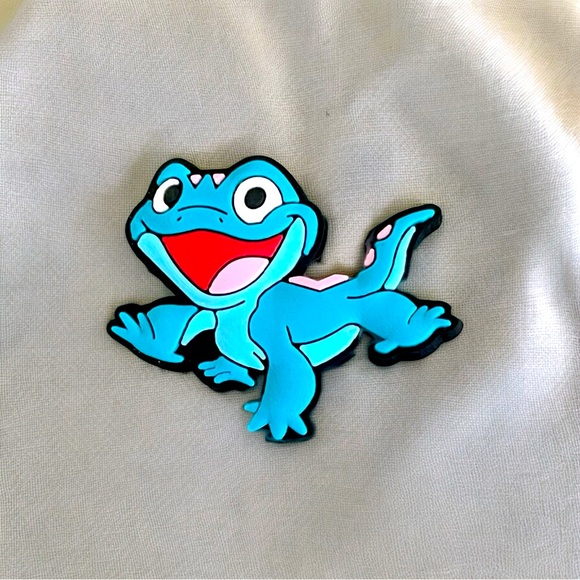 ⭐️ 3/$10 ⭐️🆕 Disney Frozen 2 Bruni Shoe Charm For Crocs - Picture 2 of 2